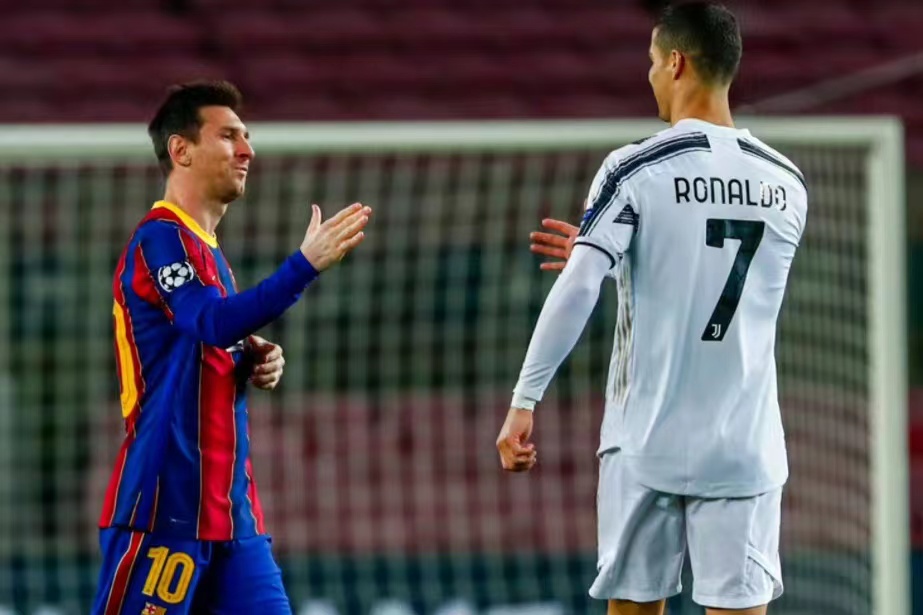 De schittering van de tweelingsterren behoort tot de voetbalmagie van Ronaldo en Messi